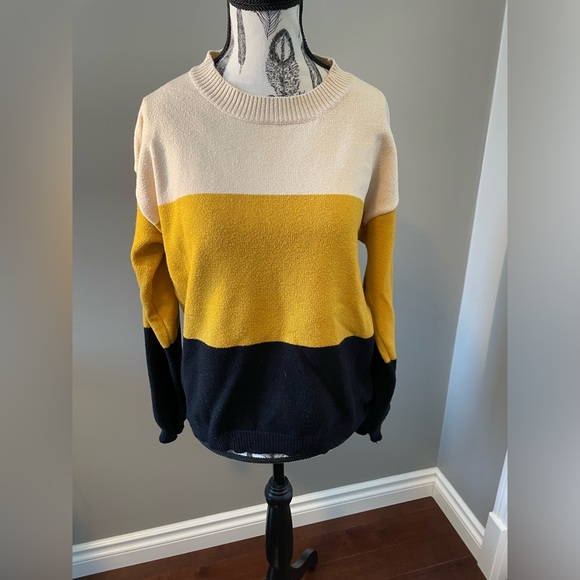 Dreamers Sweater - Picture 2 of 5